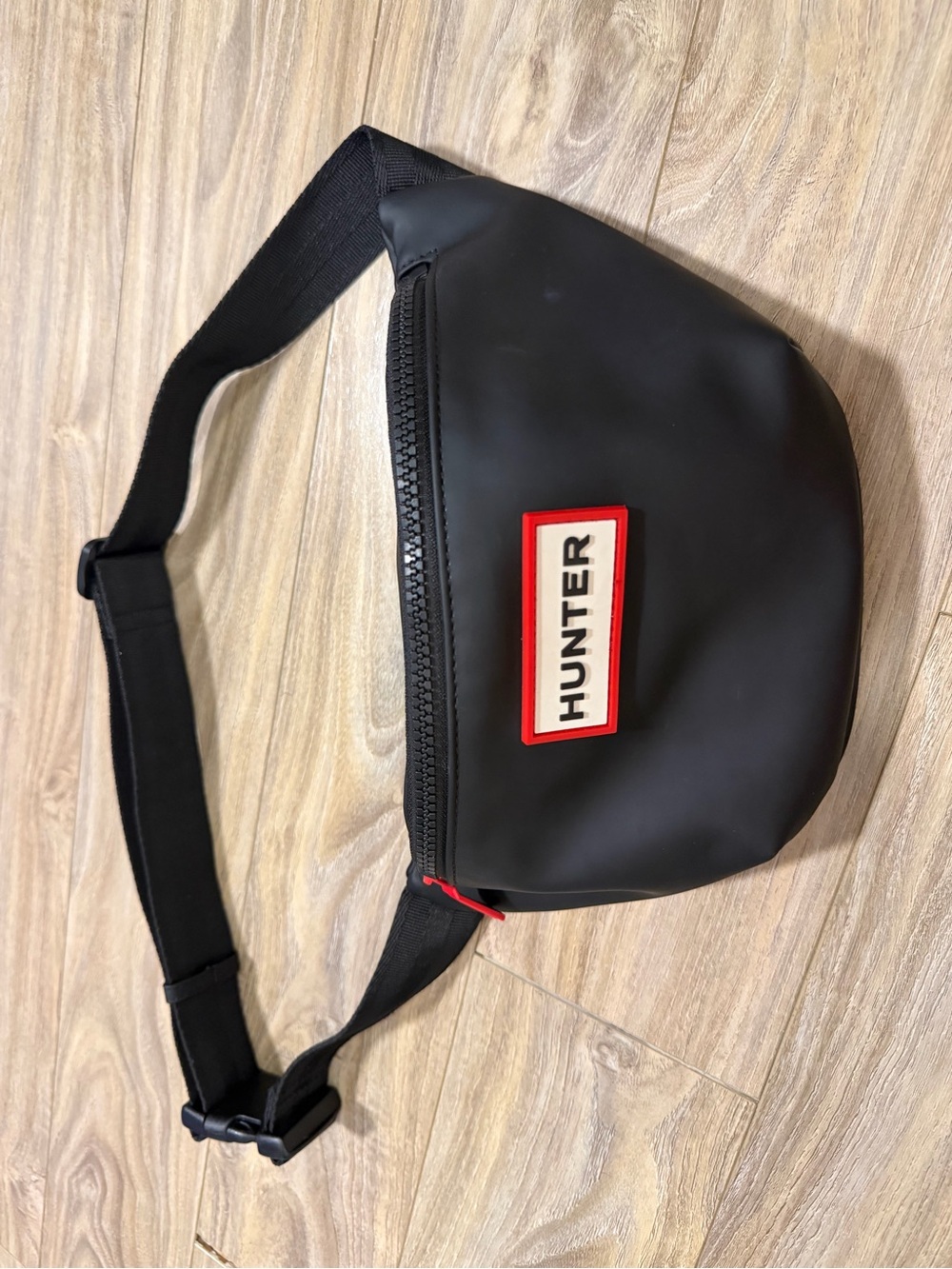 Hunter Black Belt Bag with Red Accents - Picture 5 of 5